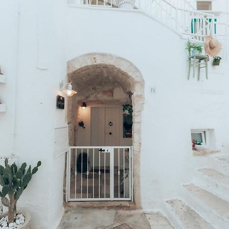 Grotta Carlotta Bed & Breakfast ออสตูนี ภายนอก รูปภาพ