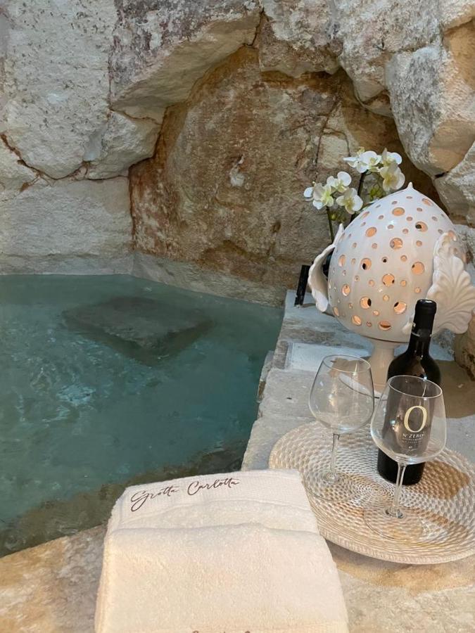 Grotta Carlotta Bed & Breakfast ออสตูนี ภายนอก รูปภาพ