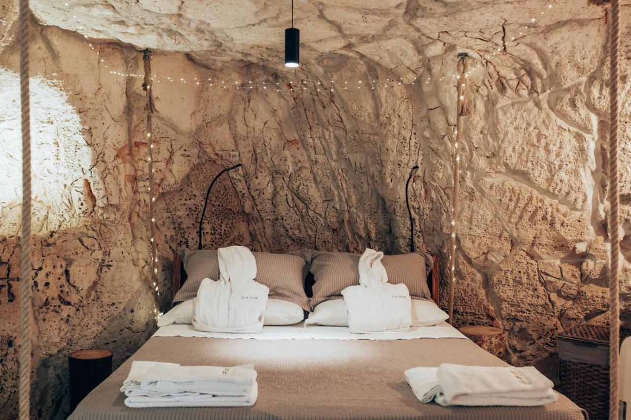 Grotta Carlotta Bed & Breakfast ออสตูนี ภายนอก รูปภาพ