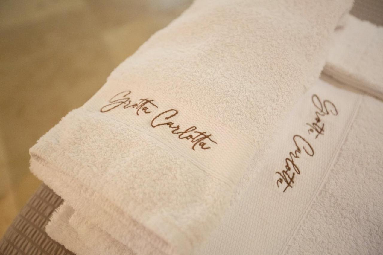 Grotta Carlotta Bed & Breakfast ออสตูนี ภายนอก รูปภาพ
